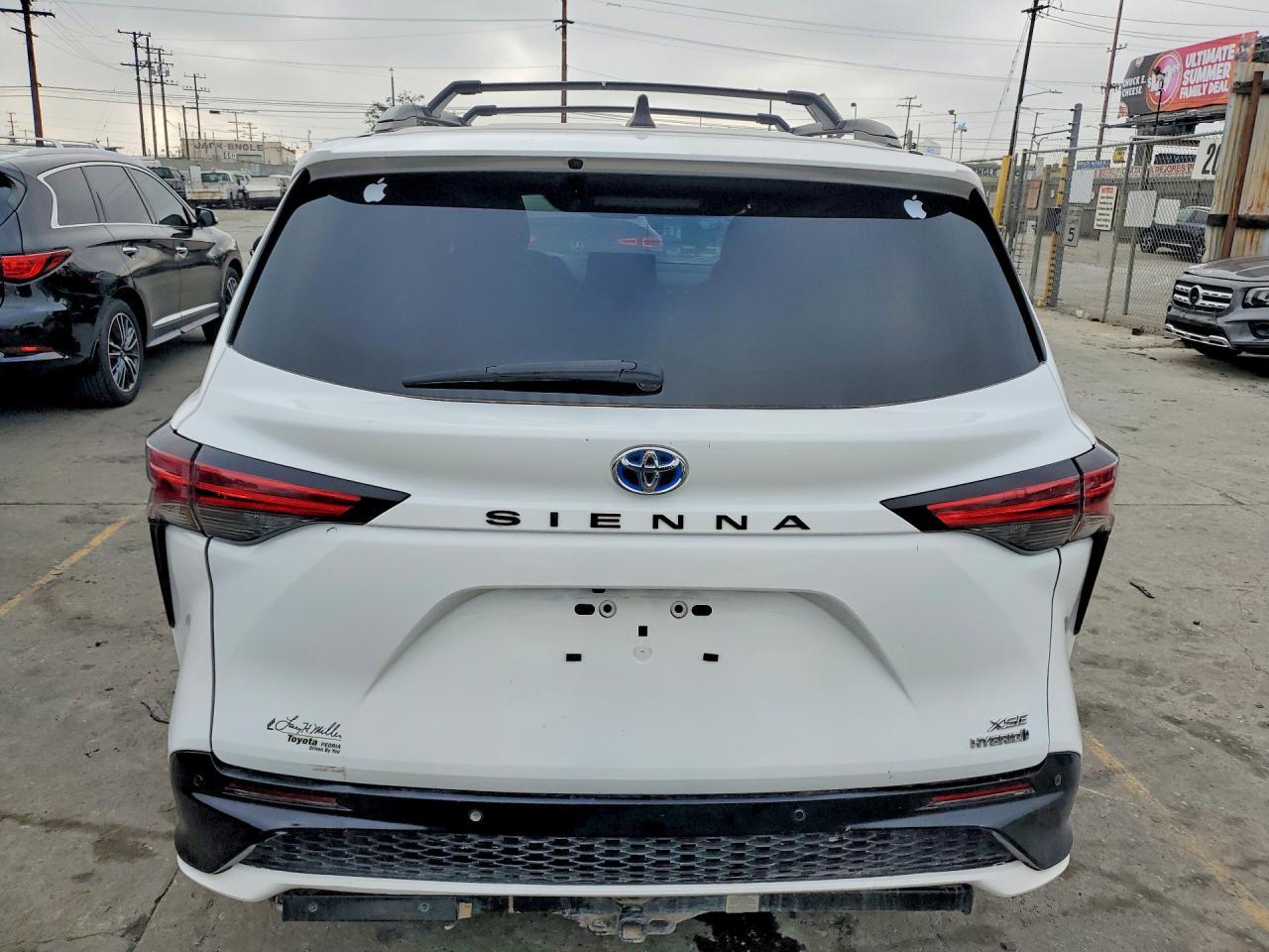 2022 Toyota Sienna Xse 7-Passenger - Image 6