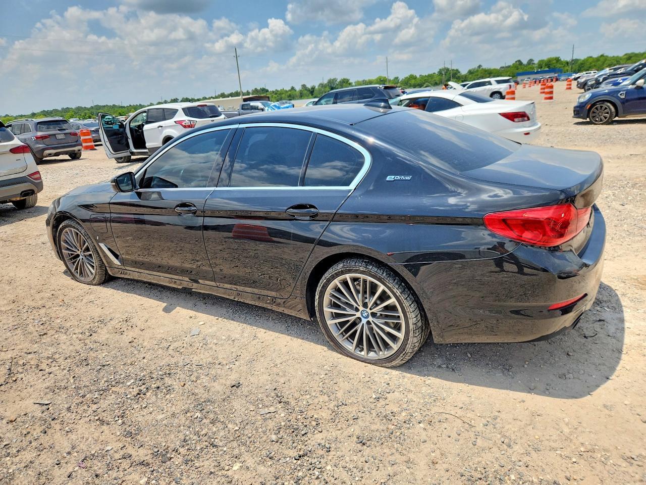 2019 BMW 530E - Фото 2