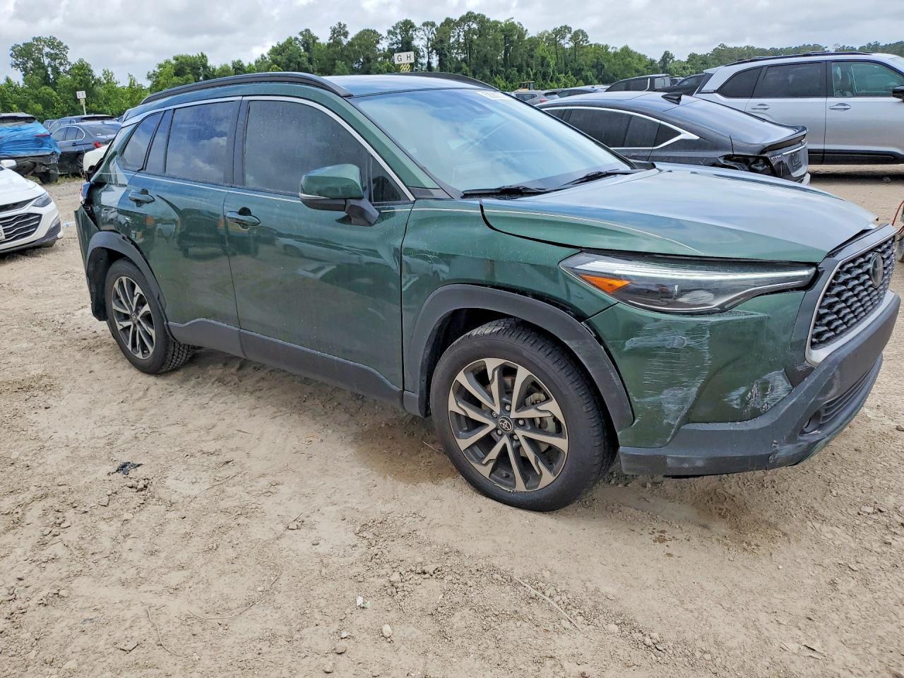 2022 Toyota Corolla Cross Xle - Image 4