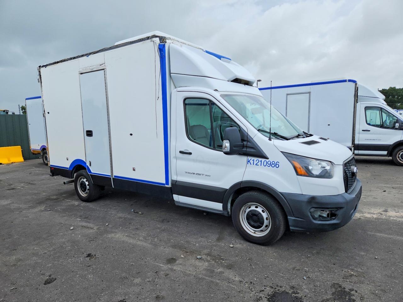 2022 Ford Transit Delivery Truck - Фото 4