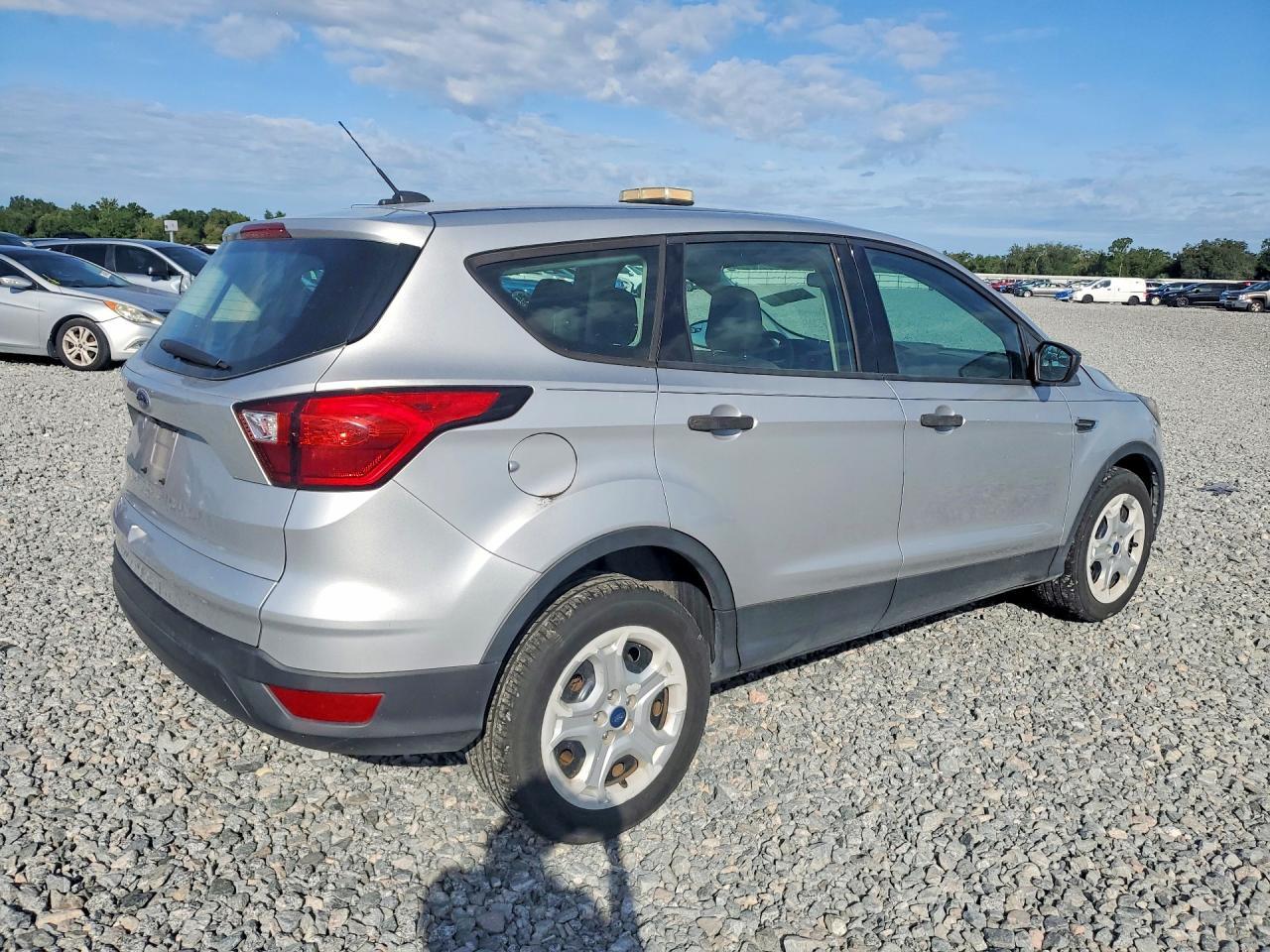 2019 Ford Escape S - Image 3