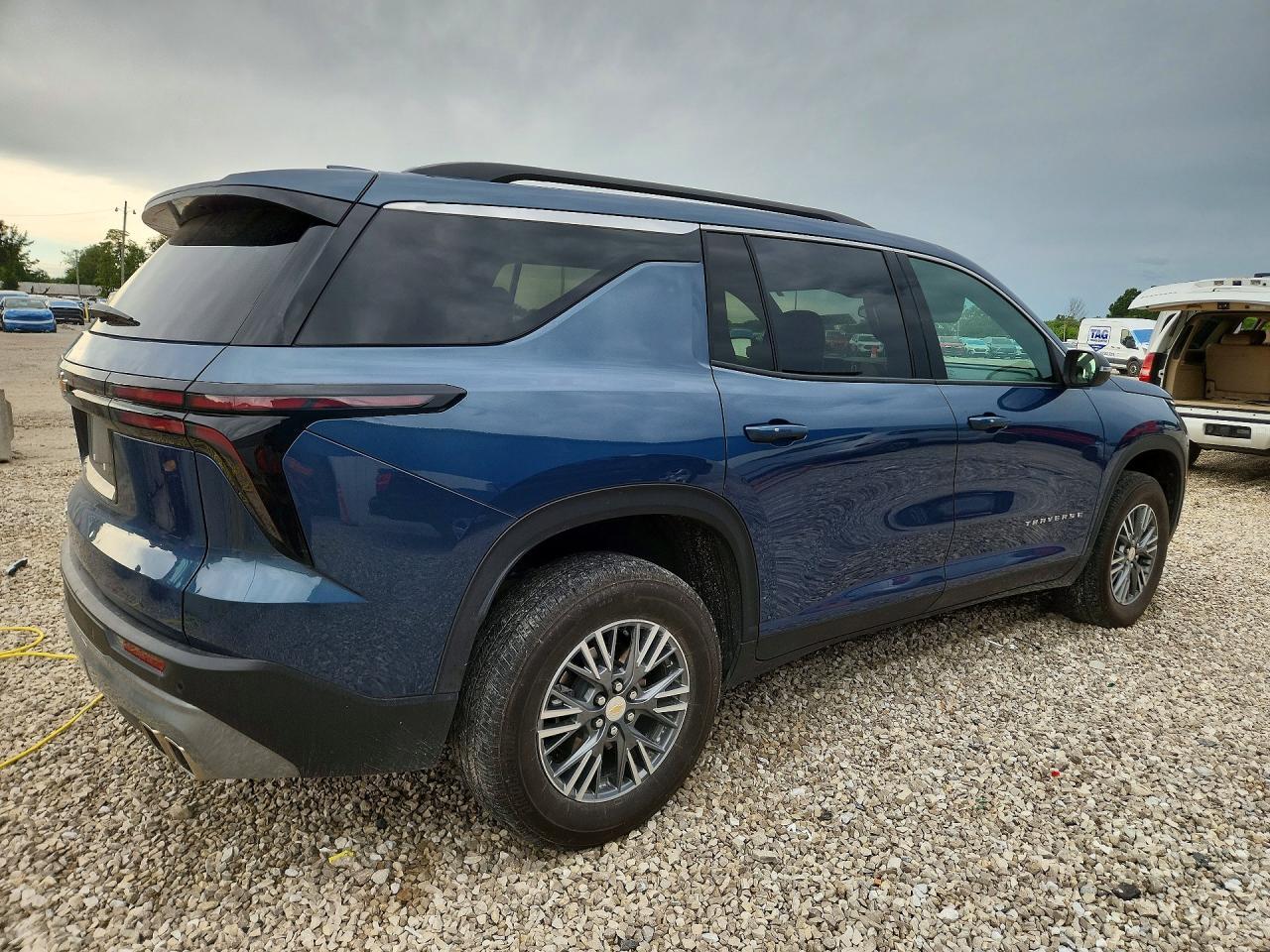 2025 Chevrolet Traverse Lt - Image 3