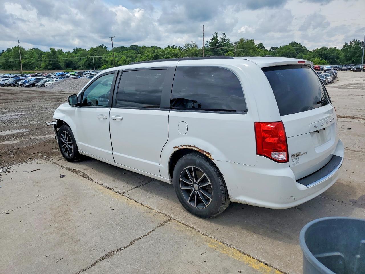 2018 Dodge Grand Caravan Gt - Image 2