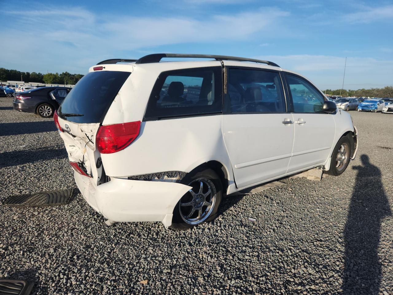 2006 Toyota Sienna Ce 7 Passenger - Image 3