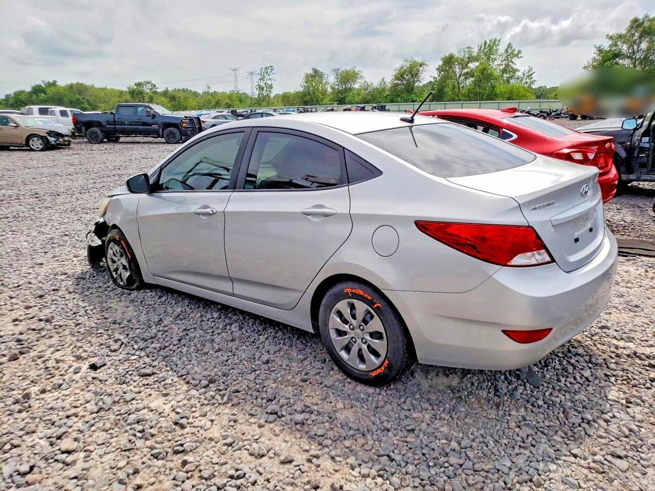 2017 Hyundai Accent Se - Фото 2