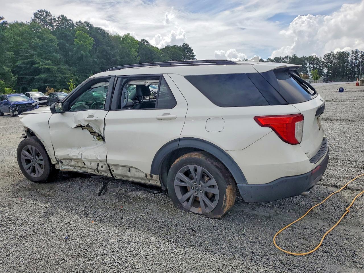 2022 Ford Explorer Xlt - Image 2