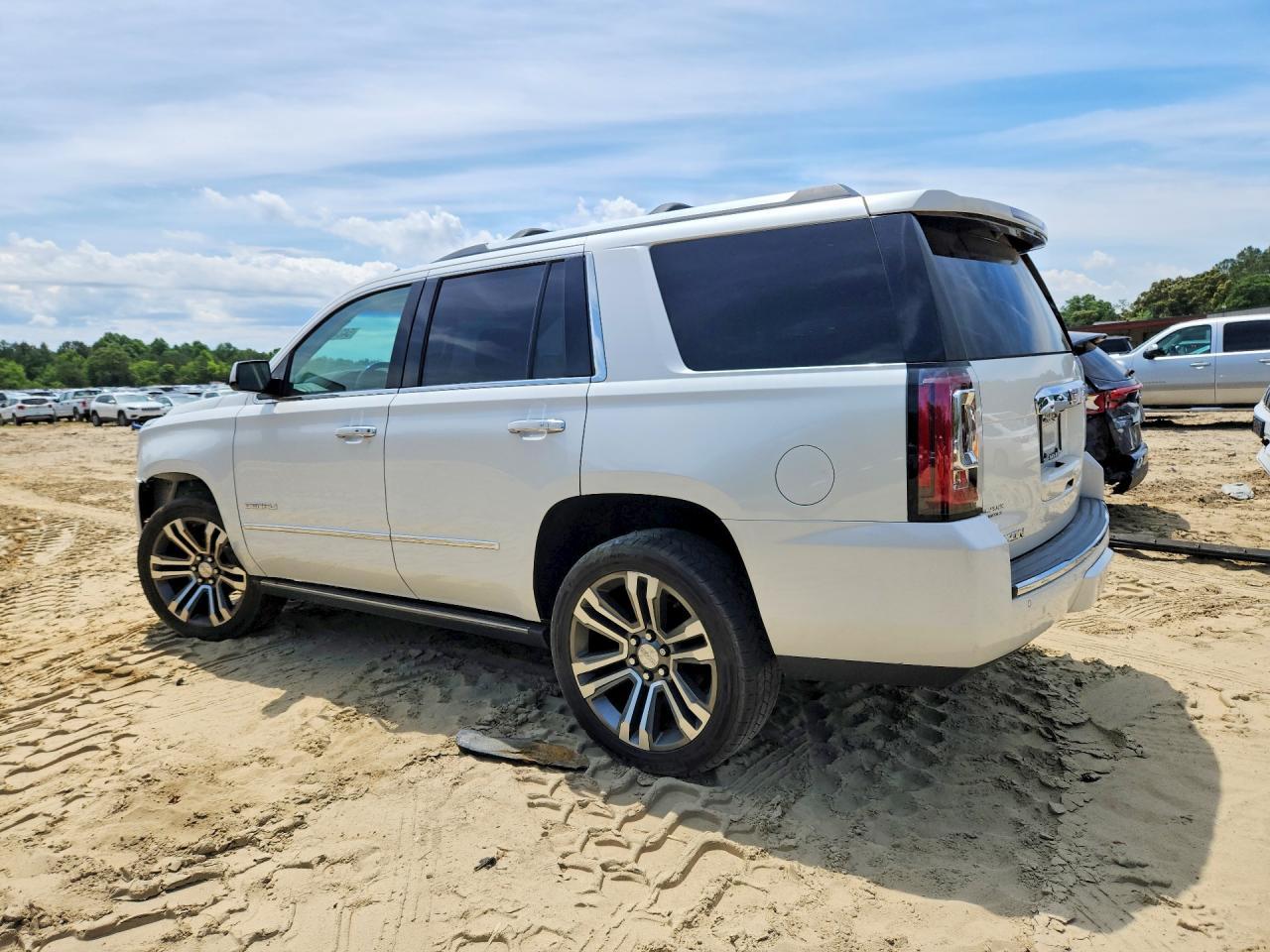 2016 GMC Yukon Denali - Image 2