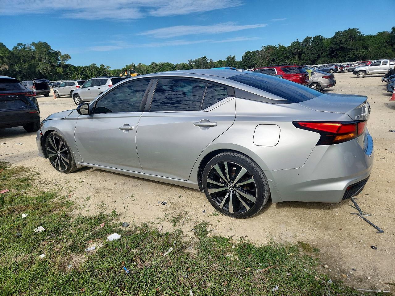 2020 Nissan Altima Sr - Фото 2