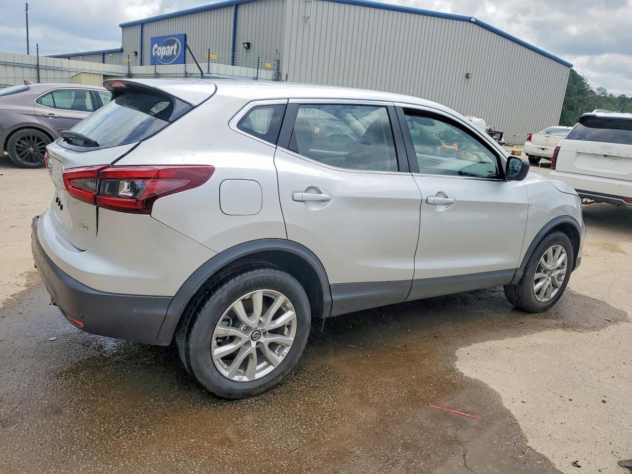 2021 Nissan Rogue Sport S - Image 3