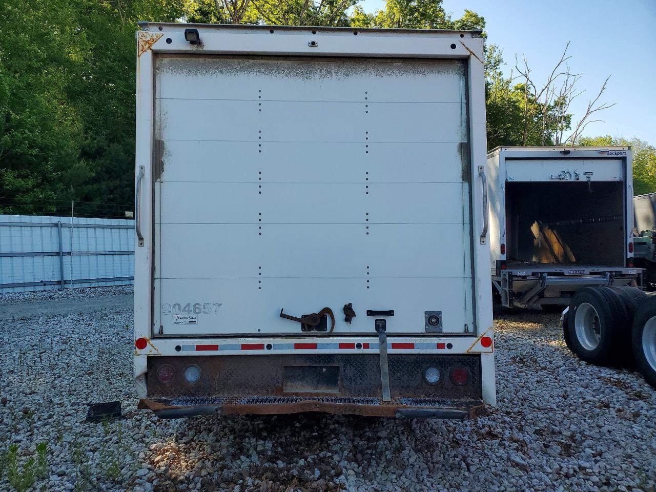 2023 Chevrolet Express Box Truck - Фото 6