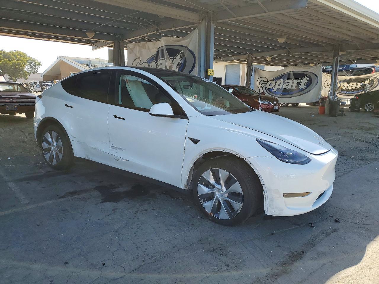 2023 Tesla Model Y - Image 4