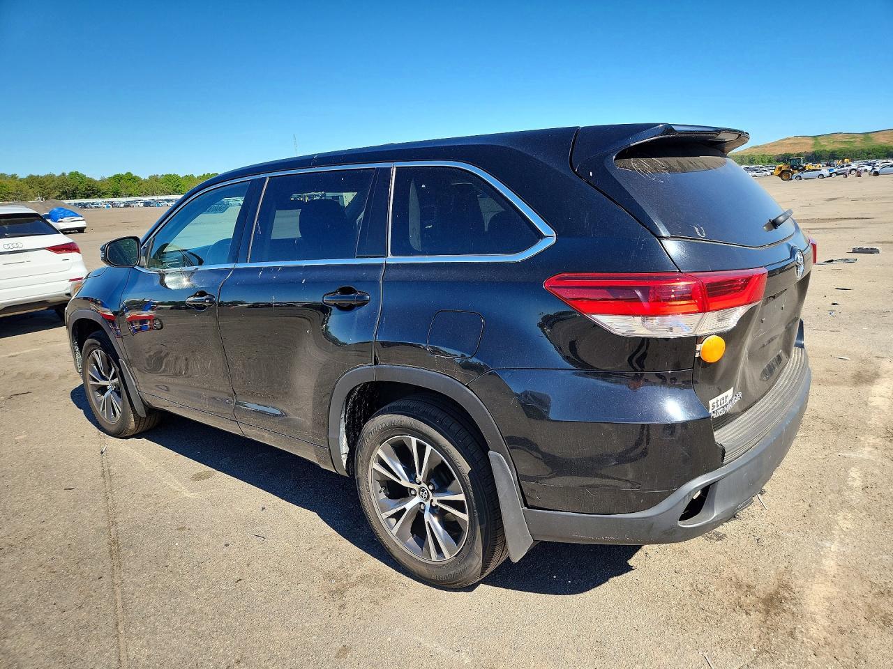 2017 Toyota Highlander Le - Image 2