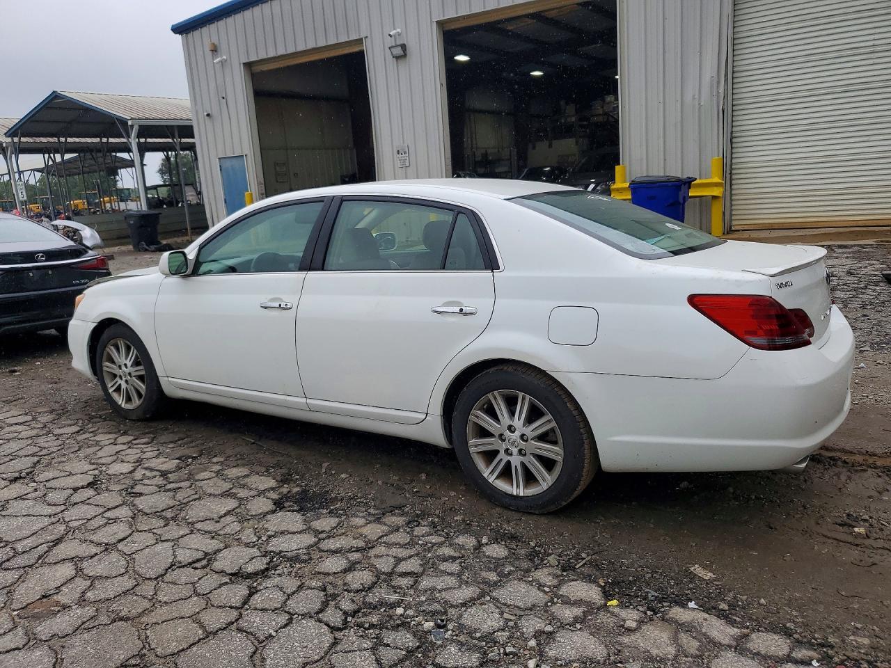 2008 Toyota Avalon Limited - Фото 2
