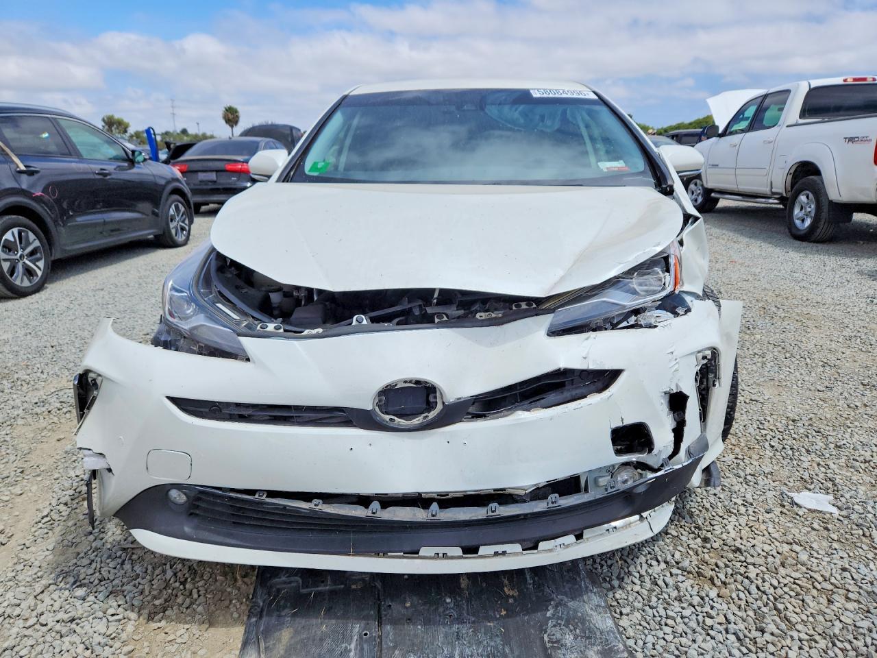 2019 Toyota Prius Xle Awd-E - Image 5