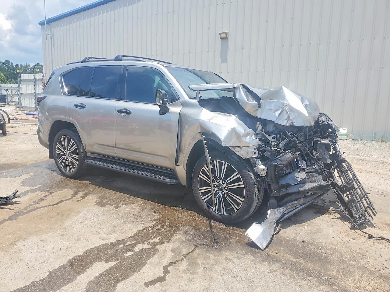 2023 Lexus Lx 600 Luxury - Image 4