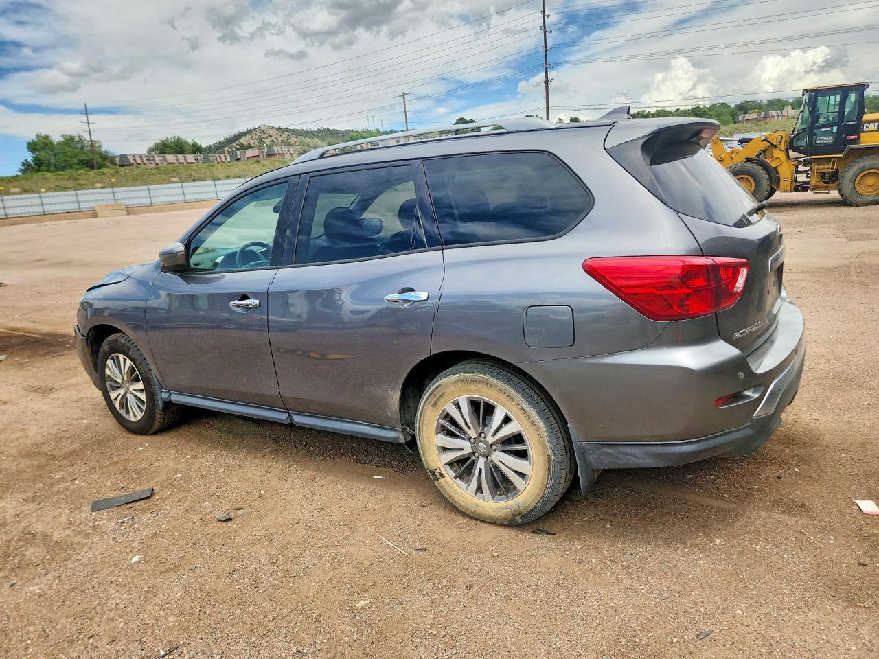 2019 Nissan Pathfinder S - Image 2