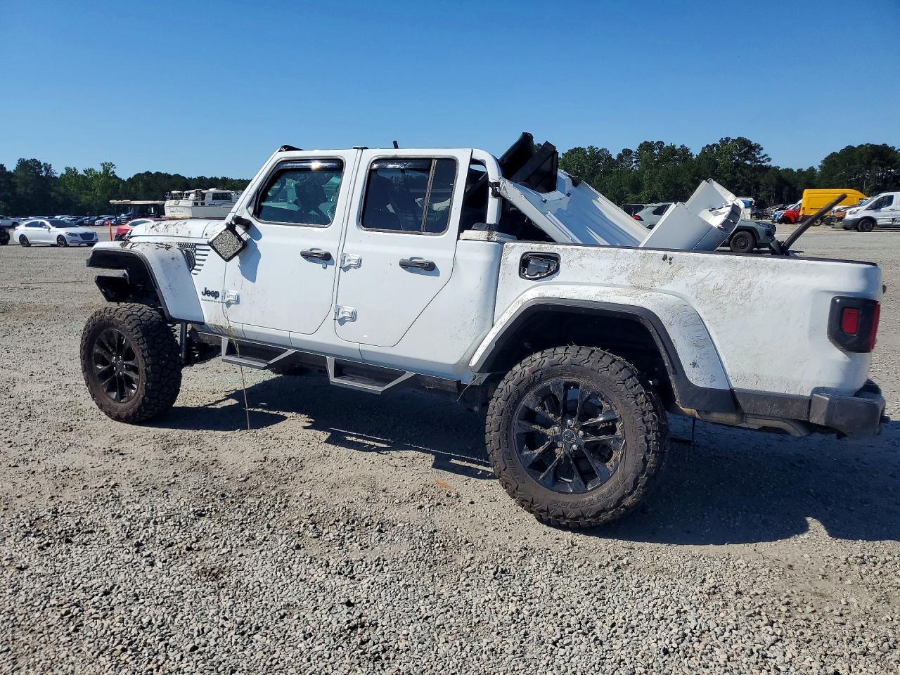 2025 Jeep Gladiator Sport - Image 2