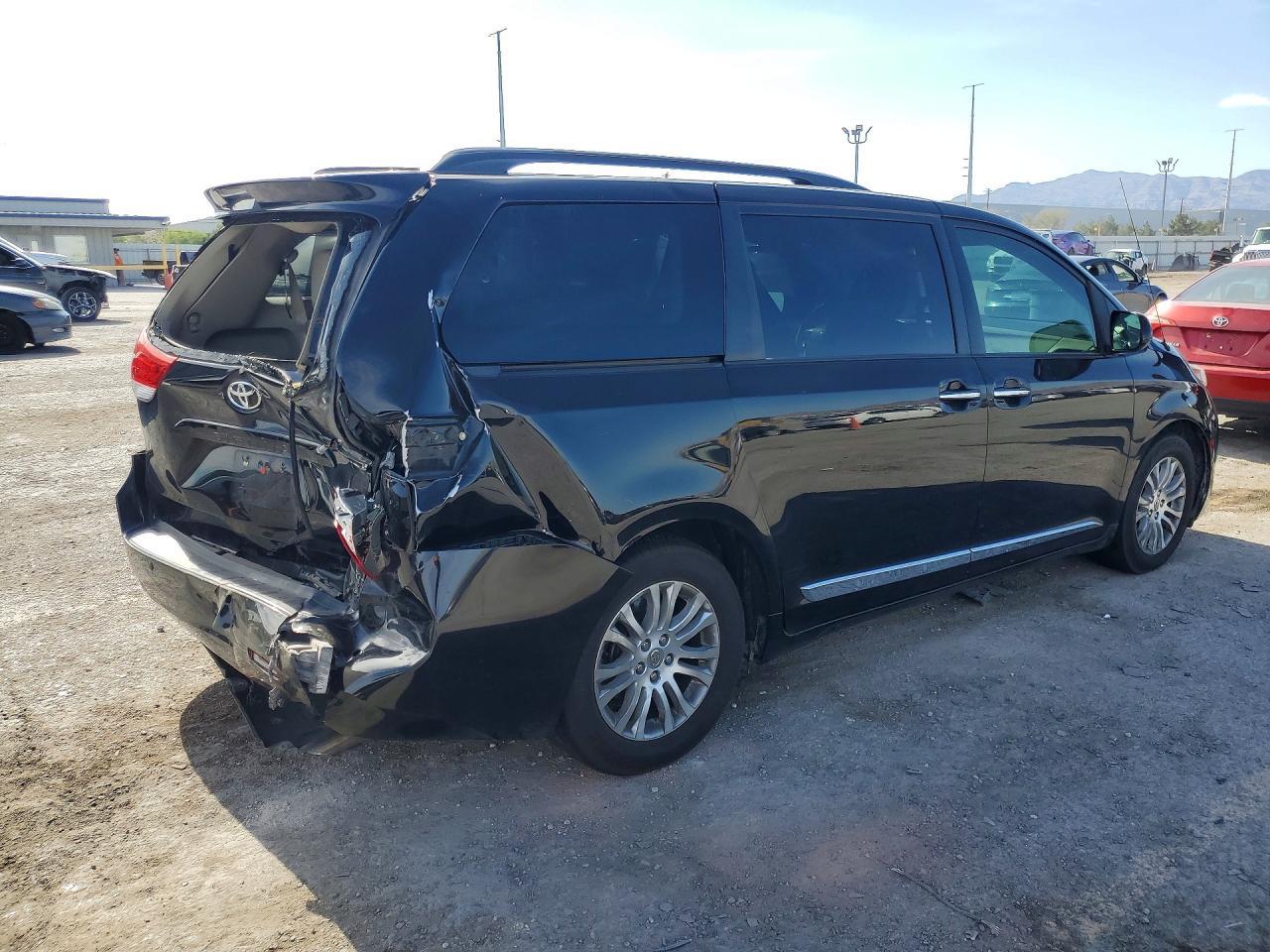 2014 Toyota Sienna Xle 8-Passenger - Фото 3