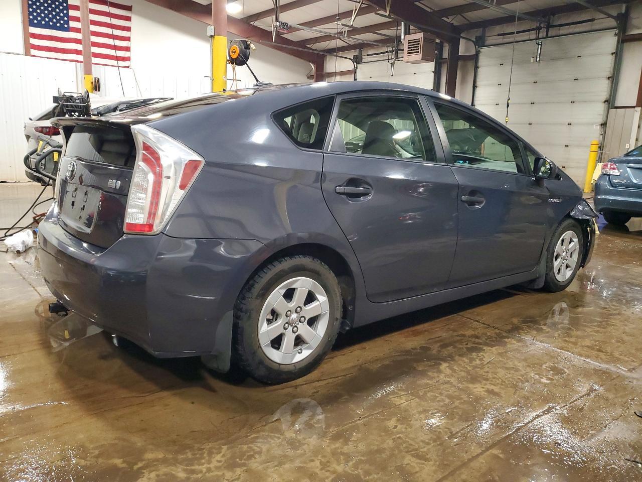 2012 Toyota Prius Three - Image 3
