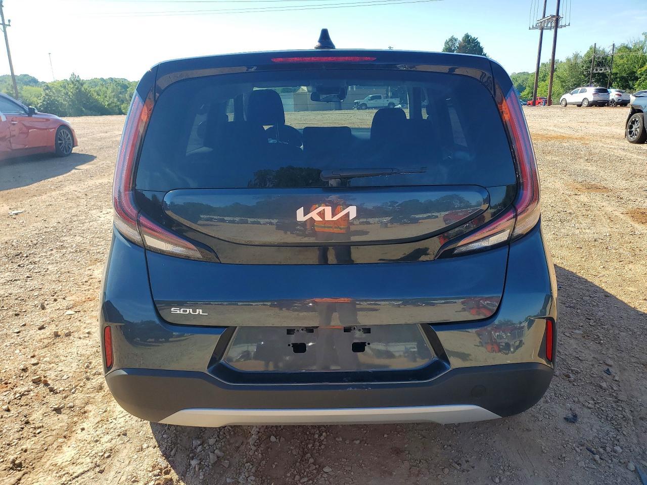 2025 Kia Soul Lx - Image 6