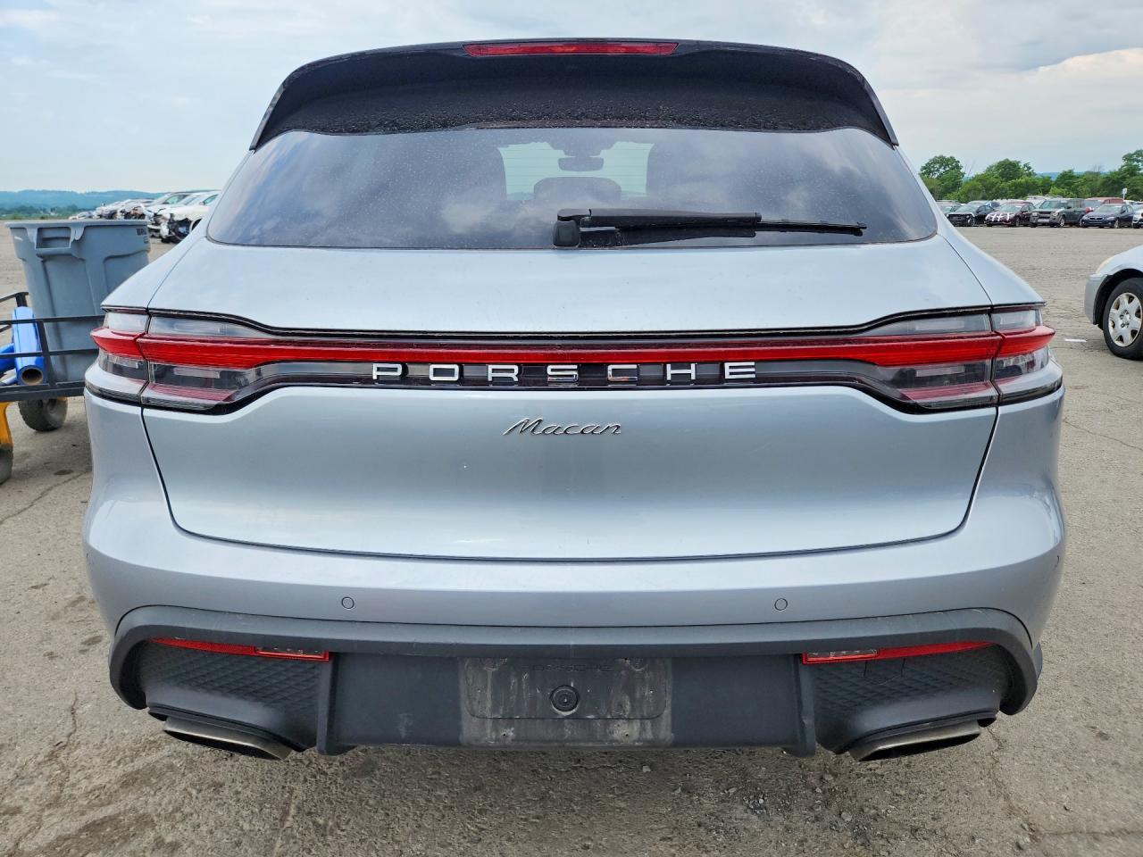 2022 Porsche Macan - Image 6