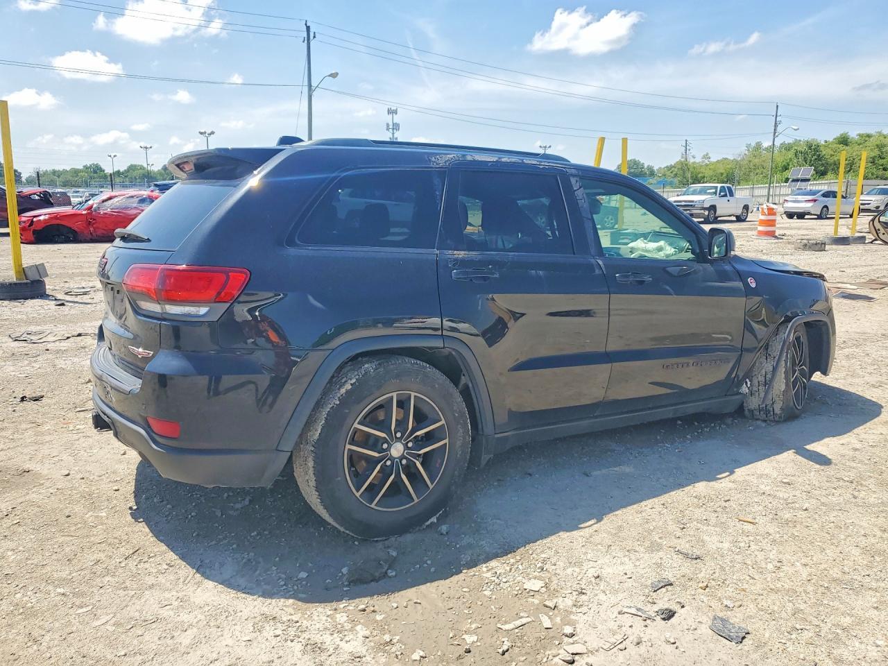 2018 Jeep Grand Cherokee Trailhawk - Image 3