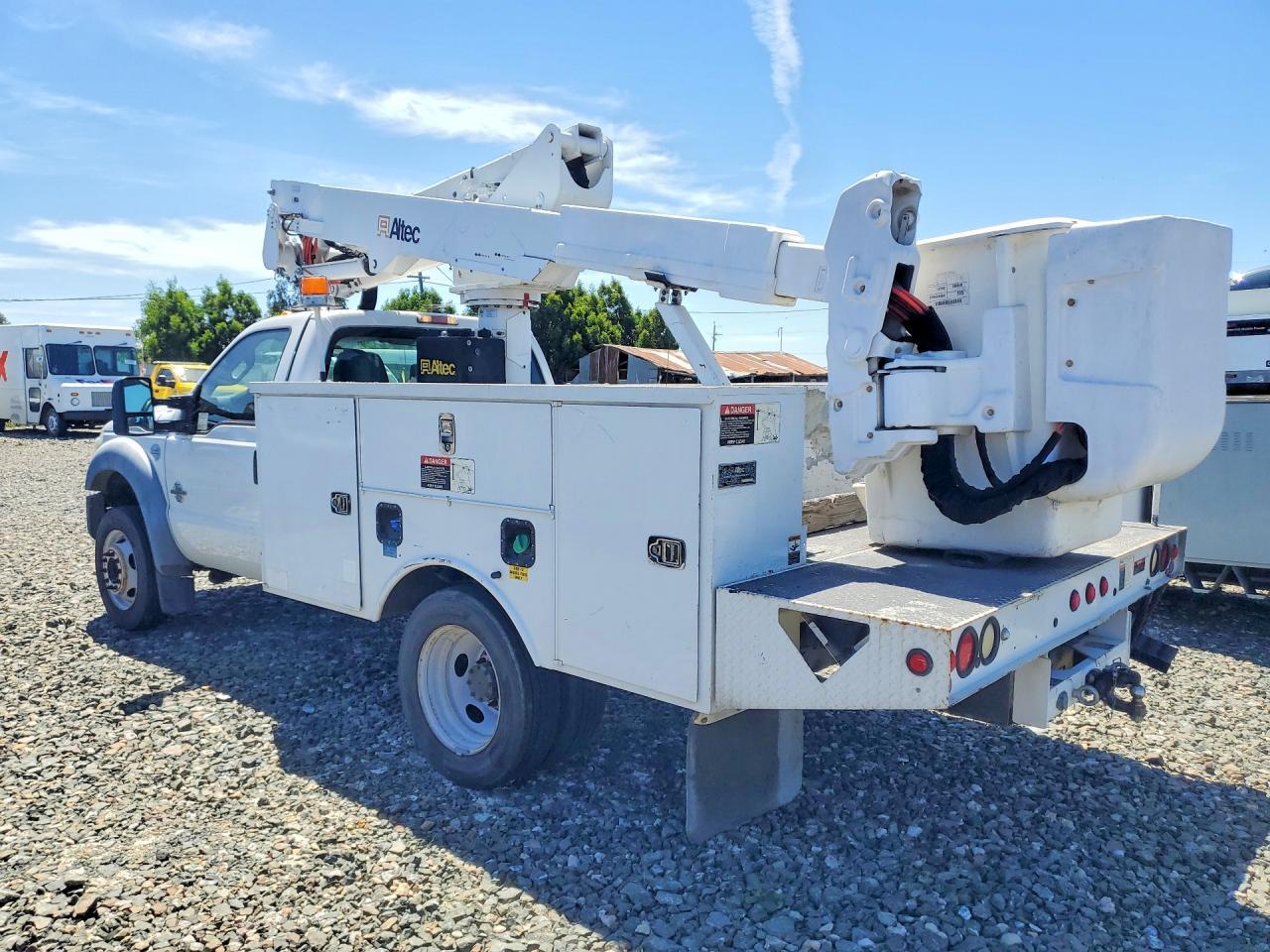 2011 Ford F550 Super - Фото 2