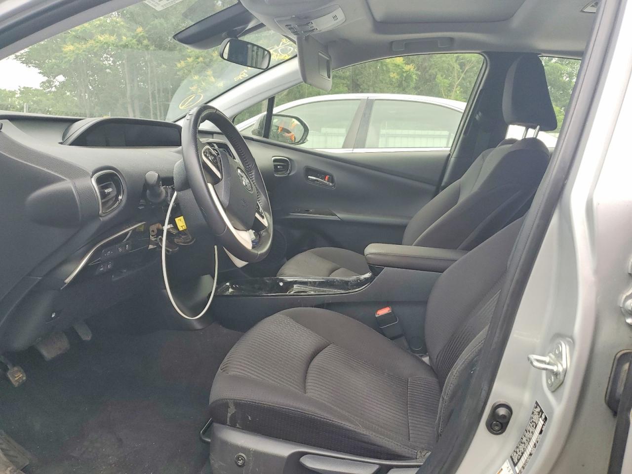 2018 Toyota Prius Three - Image 7