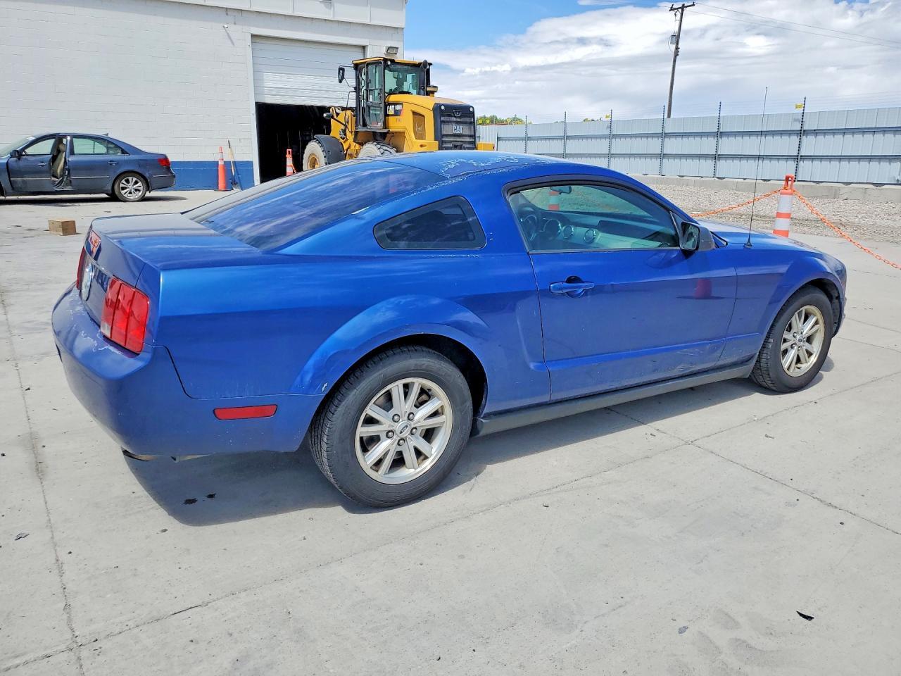 2006 Ford Mustang 2 Door Coupe - Фото 3