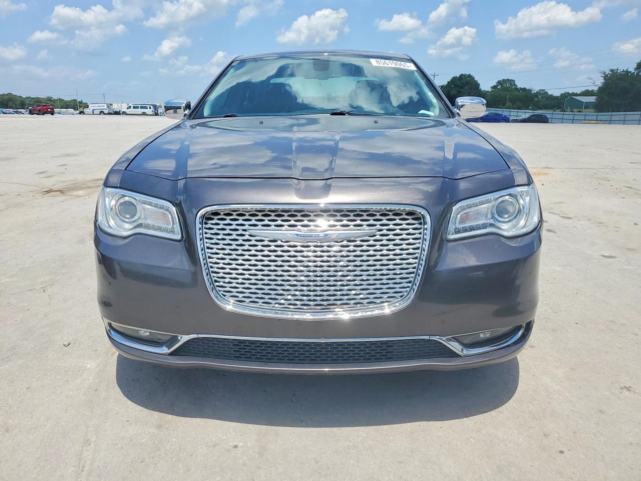 2018 Chrysler 300 Limited - Image 5