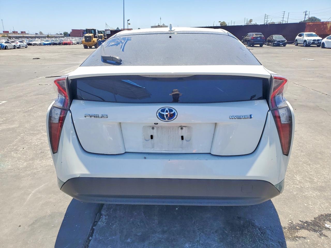 2016 Toyota Prius Four Touring - Фото 6