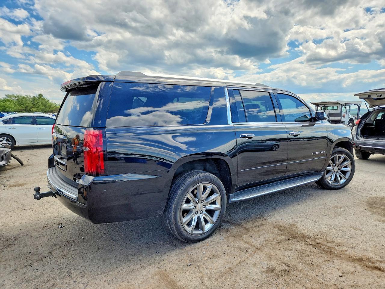 2017 Chevrolet Suburban K1500 Premier - Image 3
