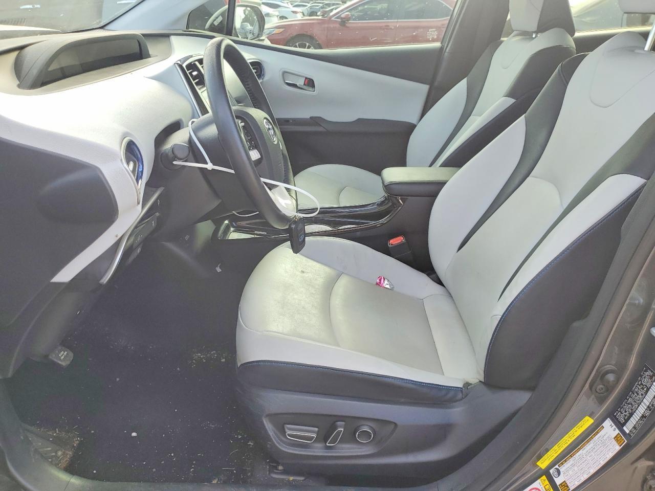 2016 Toyota Prius Four Touring - Фото 7