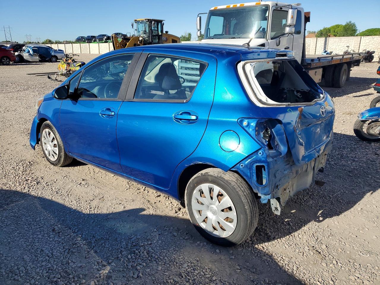 2015 Toyota Yaris 5-Door L - Фото 2
