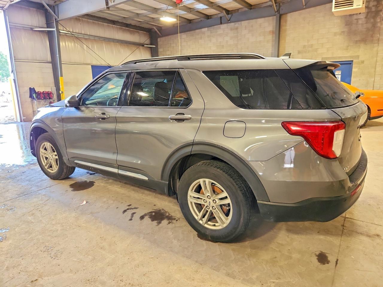 2022 Ford Explorer Xlt - Image 2
