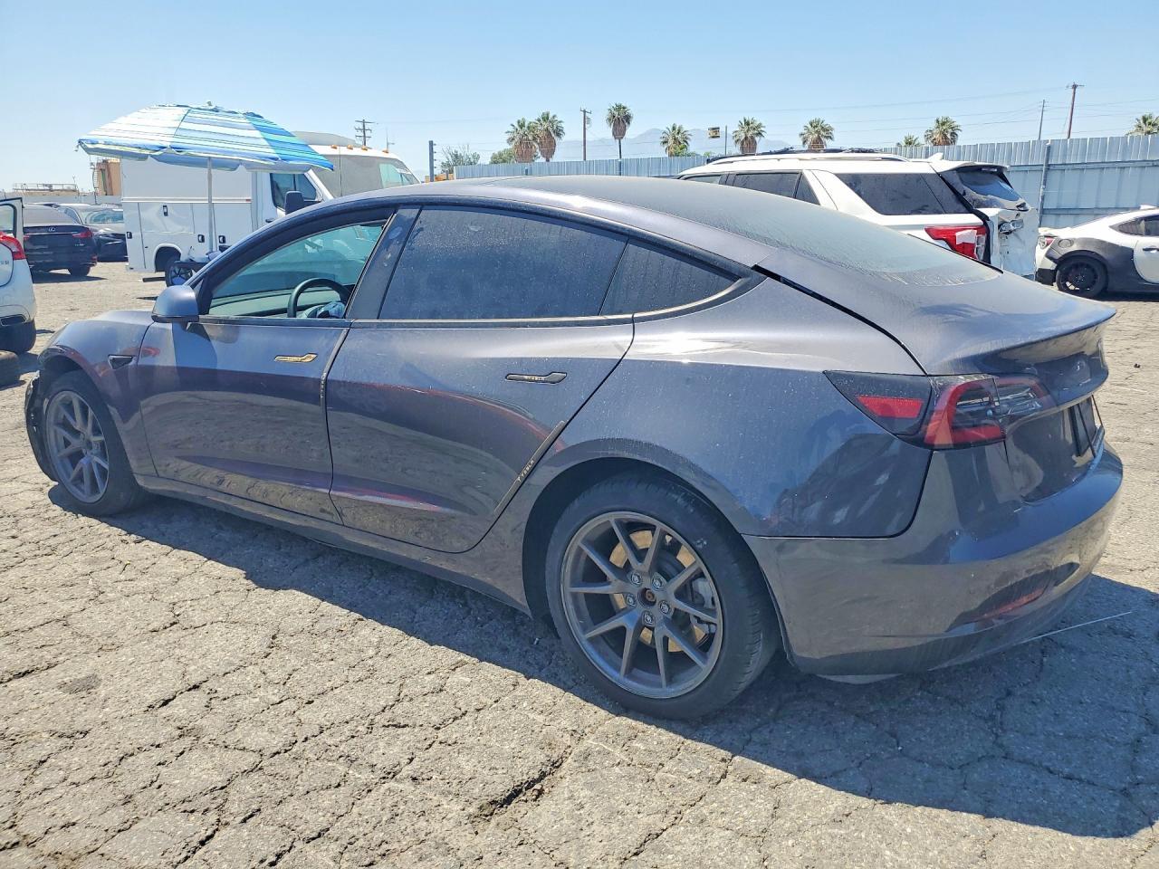 2023 Tesla Model 3 - Фото 2