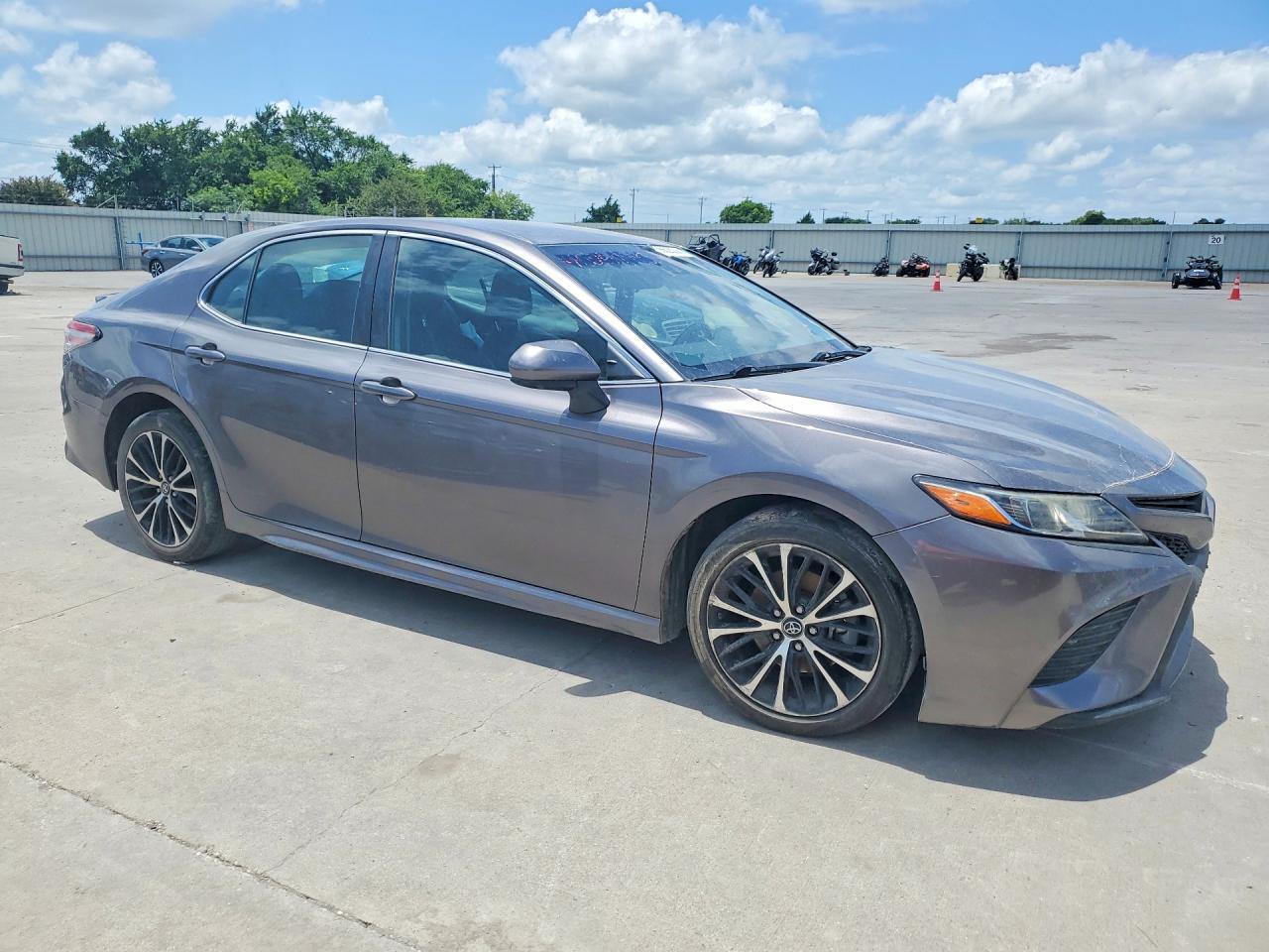 2019 Toyota Camry Se - Image 4