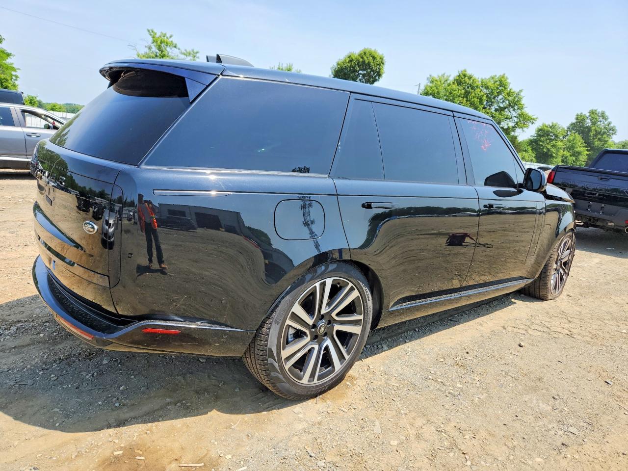 2023 Land Rover Range Rover Se - Image 3
