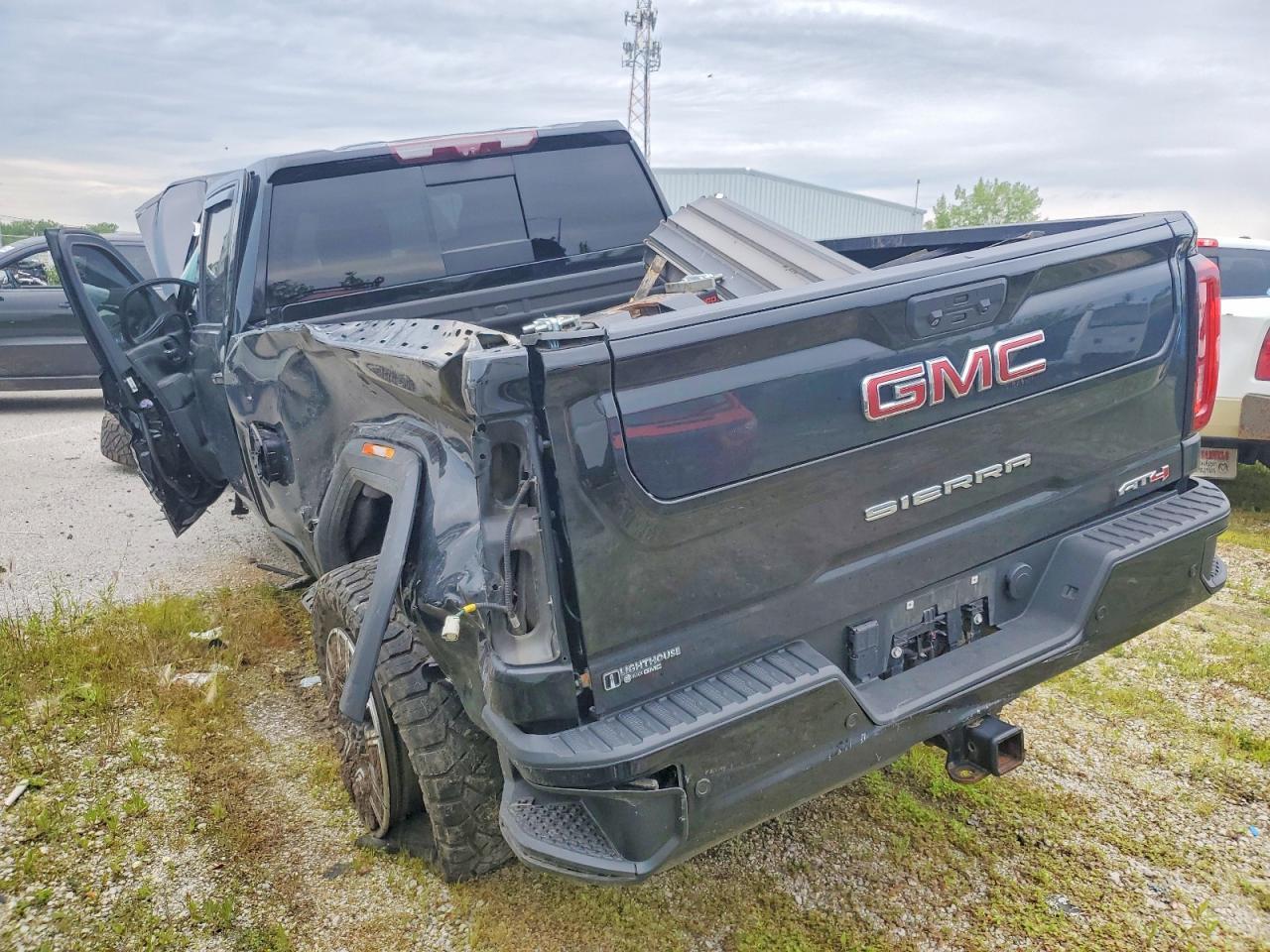2022 GMC Sierra K3500 At4 - Фото 3