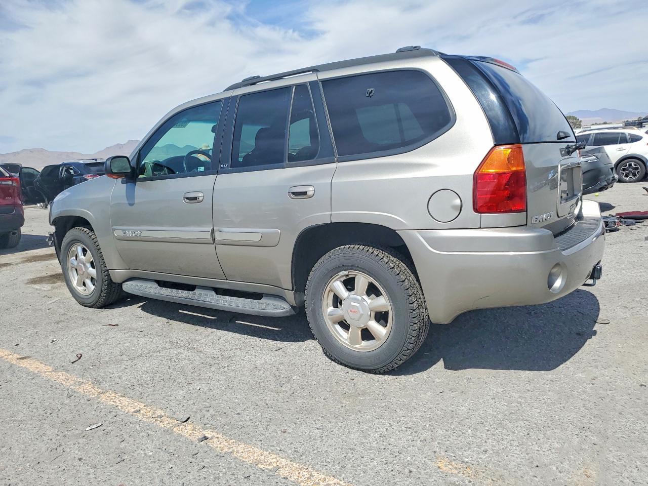 2002 GMC Envoy - Фото 2