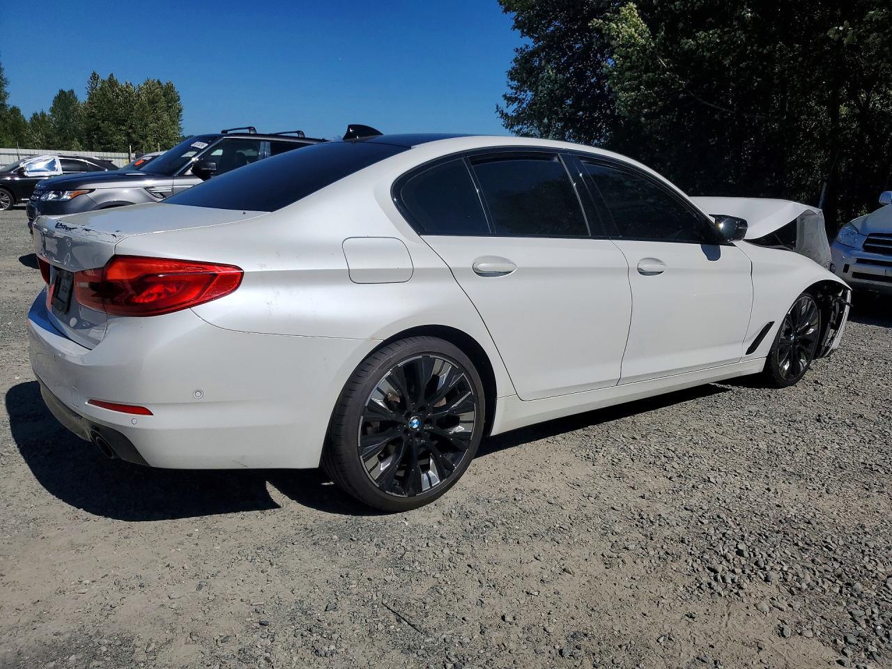 2019 BMW 530Xe - Image 3