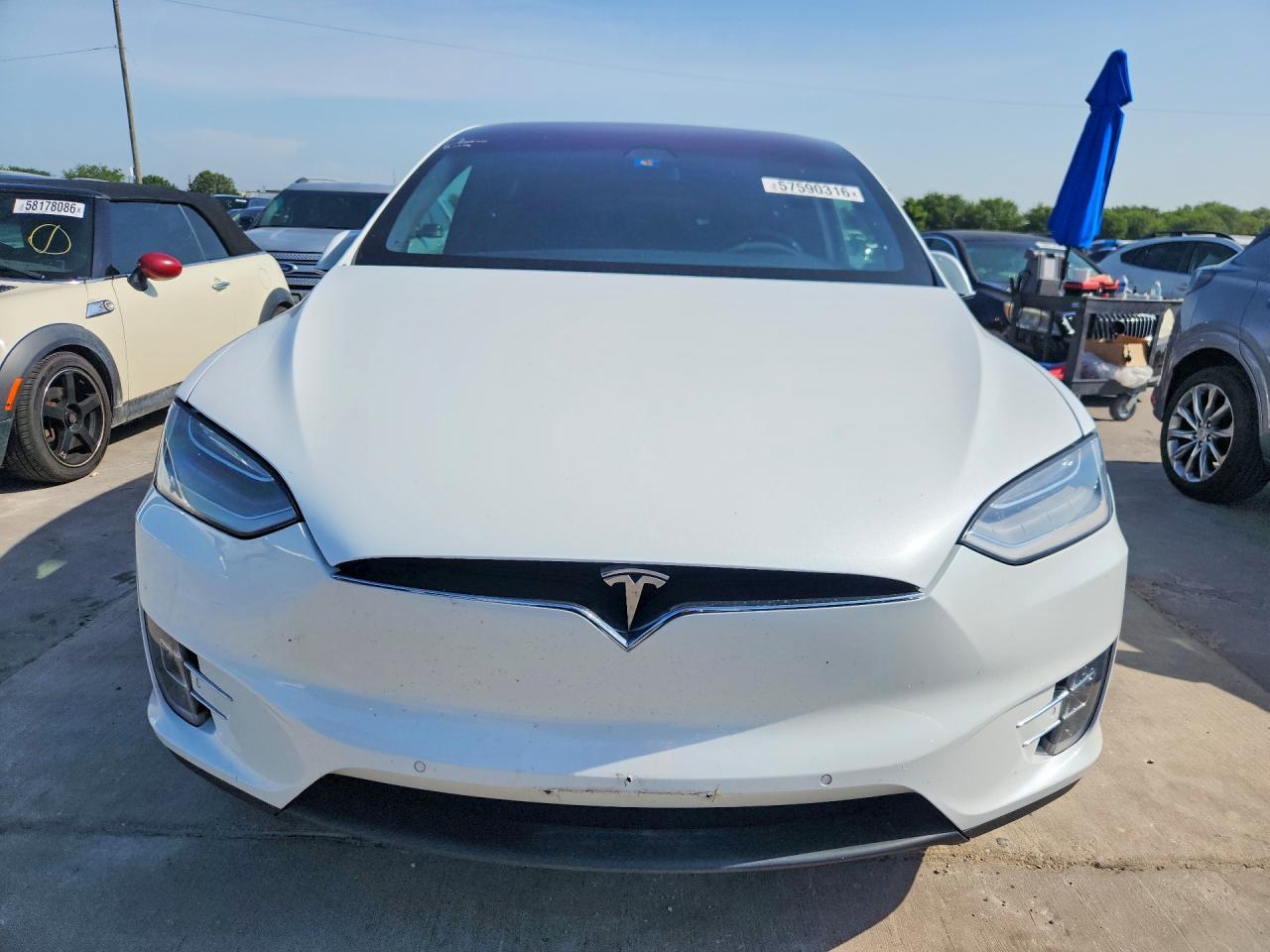 2020 Tesla Model X - Фото 5