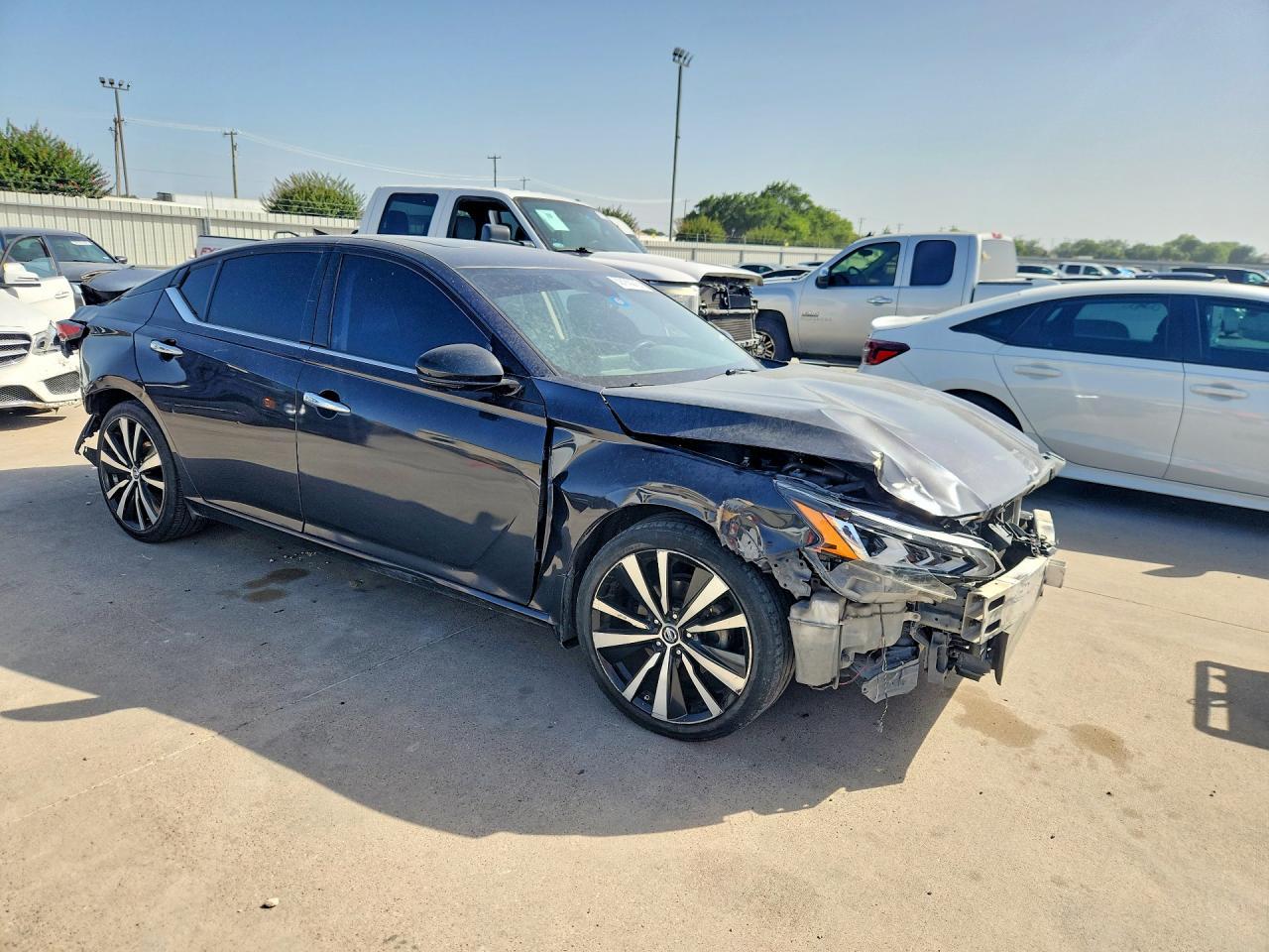 2019 Nissan Altima Platinum - Image 4