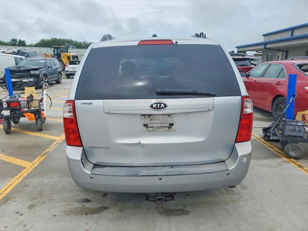 2010 Kia Sedona Lx - Фото 6