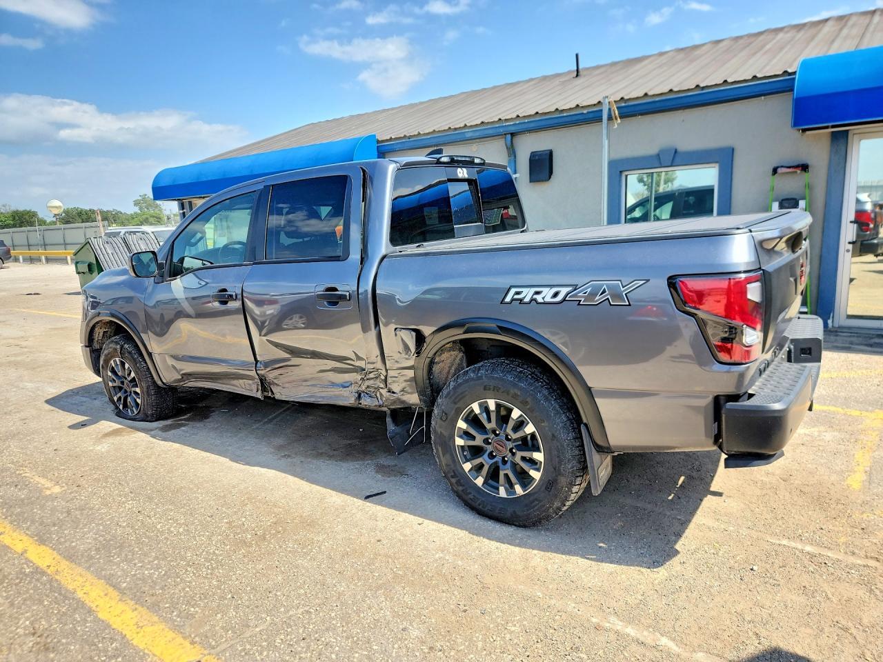 2024 Nissan Titan Pro-4X - Фото 2