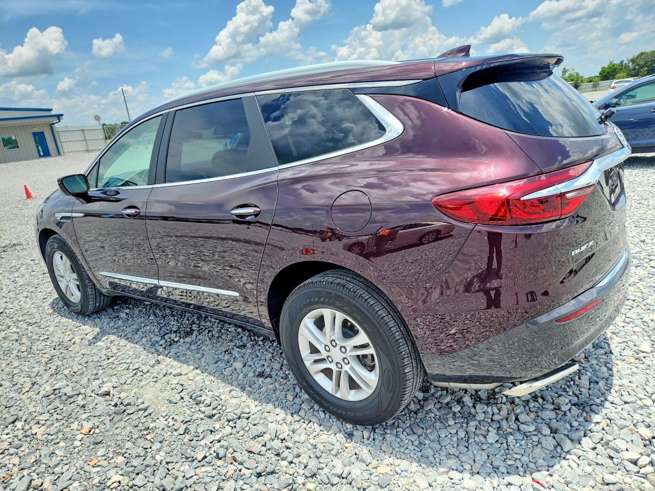 2018 Buick Enclave Essence - Image 2