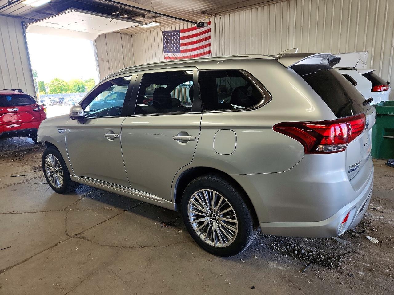 2022 Mitsubishi Outlander Sel - Фото 2