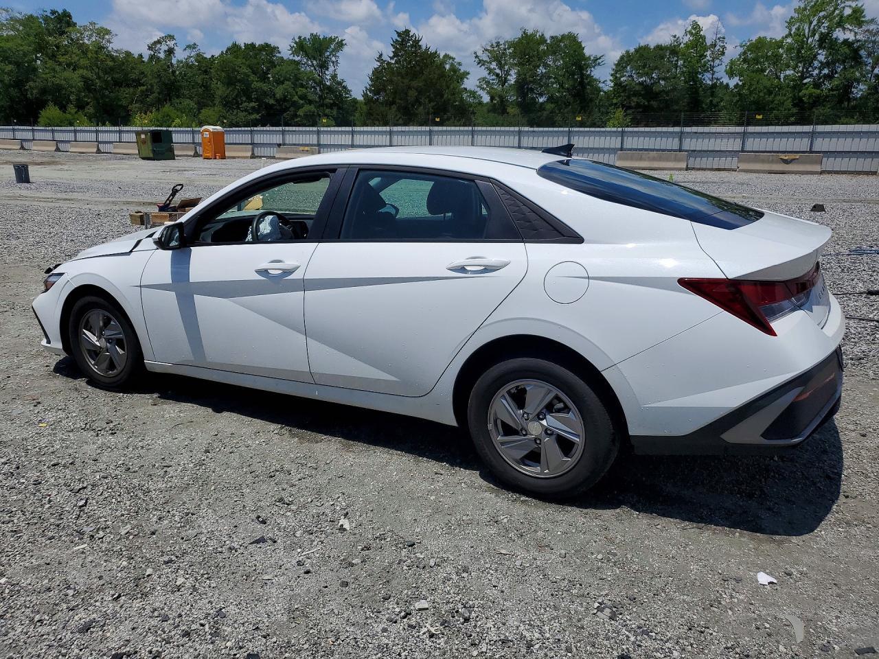 2025 Hyundai Elantra Se - Фото 2