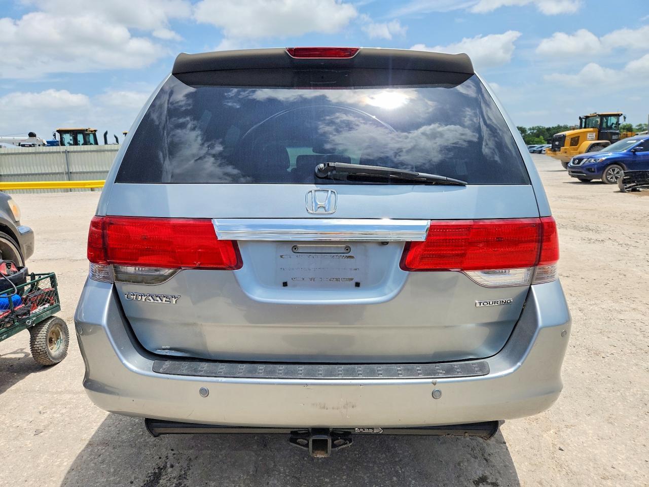 2010 Honda Odyssey Touring - Image 6
