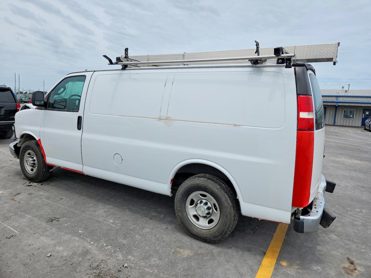 2020 Chevrolet Express - Фото 2